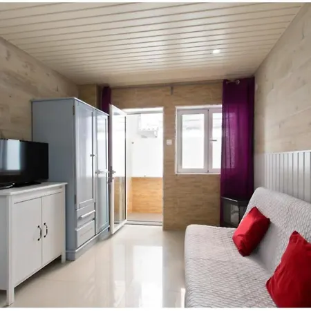 Village Apartment *